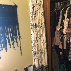 Leafy print maxi dress with double splits🌿